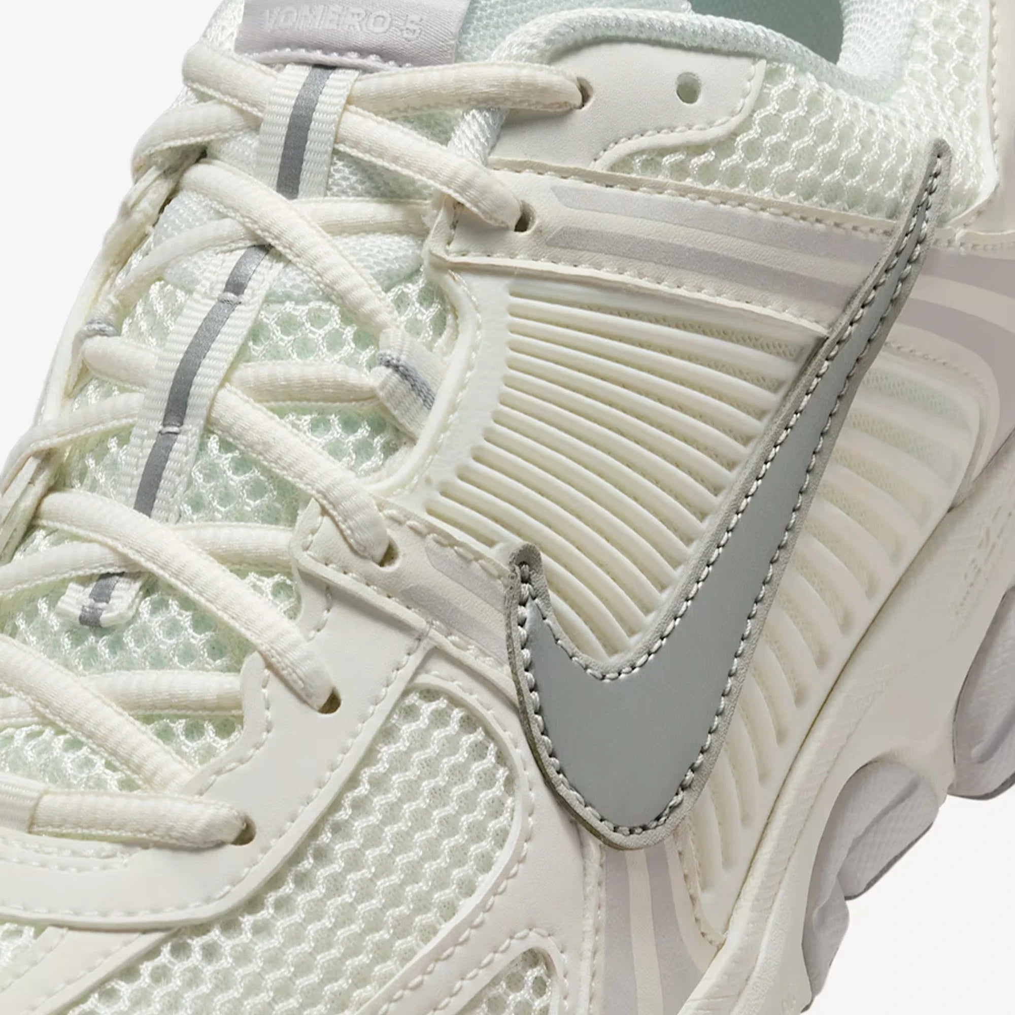 Nike Zoom Vomero 5 'Sail Vast Grey Metallic Silver'
